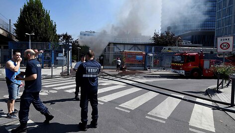 Svarbioje Paryžiaus traukinių stotyje dėl didžiulio gaisro paralyžiuotas eismas