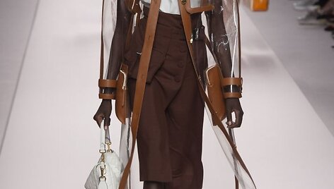&bdquo;Fendi&ldquo; 2019 m. pavasario ir vasaros kolekcijos modelis