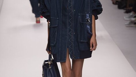 &bdquo;Fendi&ldquo; 2019 m. pavasario ir vasaros kolekcijos modelis