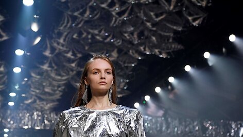 &bdquo;Isabel Marant&ldquo; 2019 m. pavasario ir vasaros kolekcijos modelis