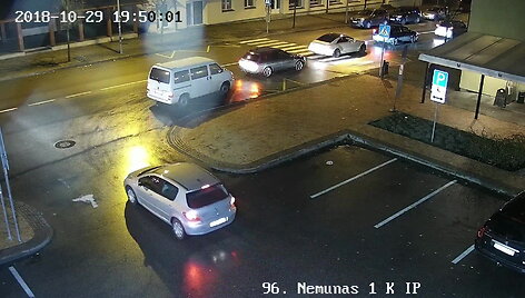 5be2b736dca22video_5be2b72a2a493