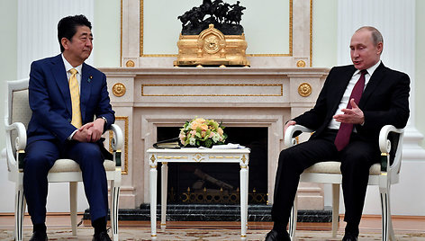 Vladimiro Putino ir Shinzo Abe susitikimas