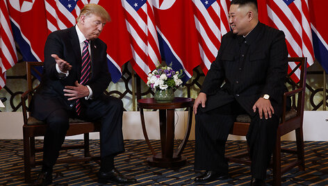 D.Trumpo ir Kim Jong Uno susitikimas Vietname
