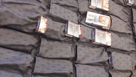Striukėje slėptos kontrabandinės cigaretės