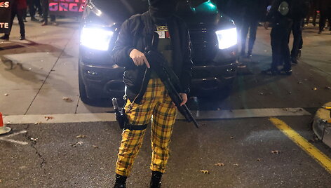 Oregone policija susirėmė su ultrakairiaisiais protestuotojais