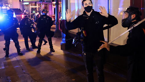 Oregone policija susirėmė su ultrakairiaisiais protestuotojais