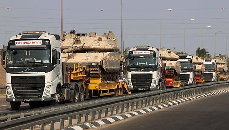 Transportuojami Izraelio tankai