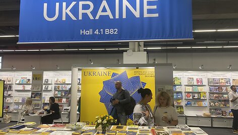 Pokalbiai Ukrainos stende Frankfurto knygų mugėje