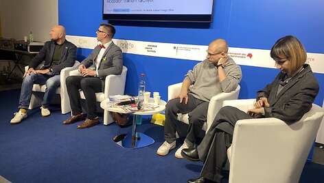 Pokalbiai Ukrainos stende Frankfurto knygų mugėje