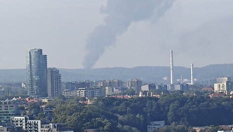 Stotyje prie Vilniaus dega 8 vagonai su dujomis: įvyko sprogimas, sužeistas žmogus