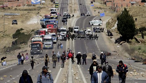 Bolivijos gyventojai protestuoja dėl geresnio susisiekimo keliais