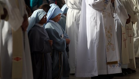 Tūkstančiai katalikų Fatimos apreiškimo metinių mišiose Portugalijoje