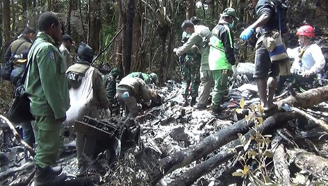 Gelbėtojai rado abi Indonezijoje nukritusio lėktuvo juodąsias dėžes 