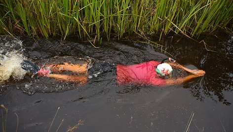 Plaukimo lenktynės panėrus kanalu Velse