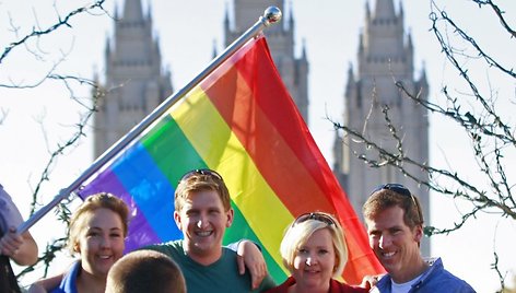 Mormonai atsisako religijos dėl bažnyčios siekio atskirti homoseksualius jos narius