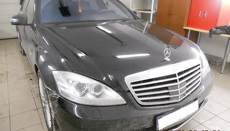 Sulaikytas automobilis &bdquo;Mercedes Benz&ldquo; &ndash; kontabandos slėptuvė