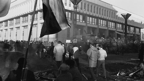 1991 m. sausio 13-ąją prie Auk&scaron;čiausiosios Tarybos rūmų