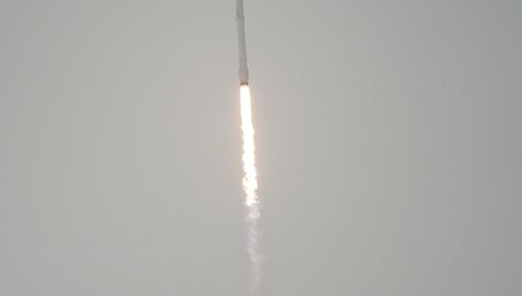 &bdquo;SpaceX&ldquo; raketa i&scaron;kėlė į orbitą palydovą