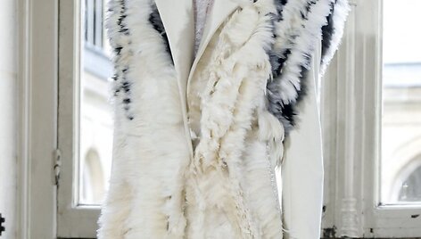 &bdquo;Bouchra Jarrar&ldquo; 2016 m. pavasario-vasaros kolekcijos modelis