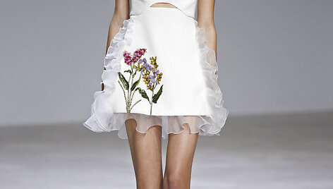 &bdquo;Giambattista Valli&ldquo; 2016 m. pavasario-vasaros kolekcijos modelis 