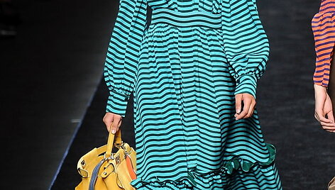&bdquo;Fendi&ldquo; 2016 m. rudens-žiemos kolekcijos modelis