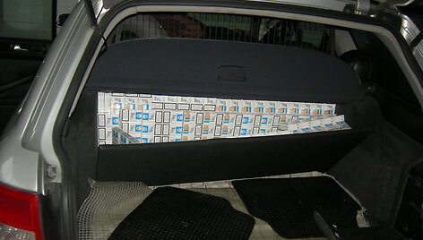 Automobilyje slėptos kontrabandinės cigaretės