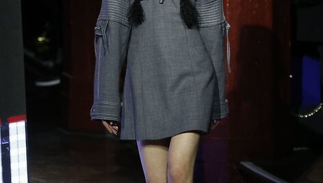 &bdquo;Kenzo&ldquo; 2016 m. rudens-žiemos kolekcijos modelis
