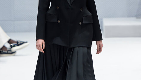 &bdquo;Balenciaga&ldquo; 2016 m. rudens-žiemos kolekcijos modelis