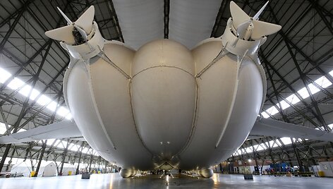 Didžiausias pasaulyje lėktuvas &bdquo;Airlander 10&ldquo; buvo pristatytas visuomenei