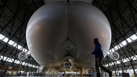 Didžiausias pasaulyje lėktuvas &bdquo;Airlander 10&ldquo; buvo pristatytas visuomenei