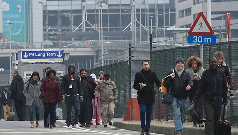 Briuselis po sprogdinimų oro uoste ir metro stotyje