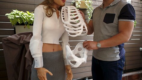 Honkonge Ricky Ma pasigamino Holivudo aktorės i&scaron;vaizdos robotą humanoidą