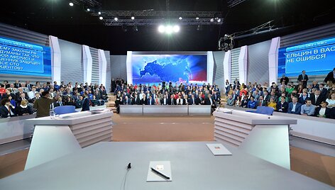 Rusijos prezidentas Vladimiras Putinas atsakinėja į gyventojų klausimus