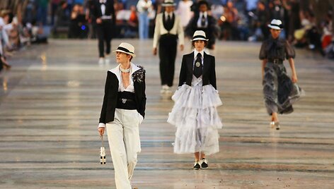 &bdquo;Chanel&ldquo; Havanos pagrindiniame bulvare pristatė Kubos įkvėptą kolekciją