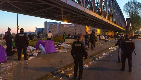 I&scaron; Paryžiaus migrantų stovyklos evakuota daugiau kaip 1 tūkst. žmonių