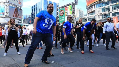 &bdquo;Walk A Mile In Her Shoes&ldquo; &ndash; renginys už moterų teises Toronte