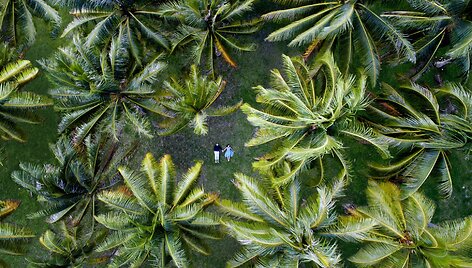 Jaunavedžių pora vestuvių fotografiją patikėjo bepilotei skraidyklei