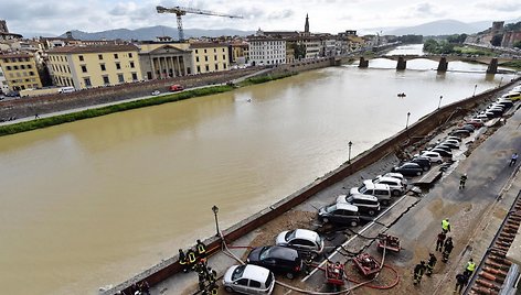 Florencijos centre įgriuvo gatvė prie garsiojo Senojo tilto