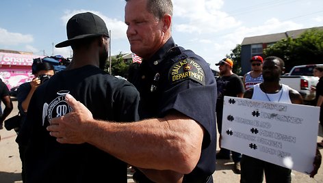 Protestai JAV dėl policijos smurto prieš juodaodžius