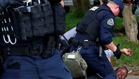 Protestai JAV dėl policijos smurto prieš juodaodžius