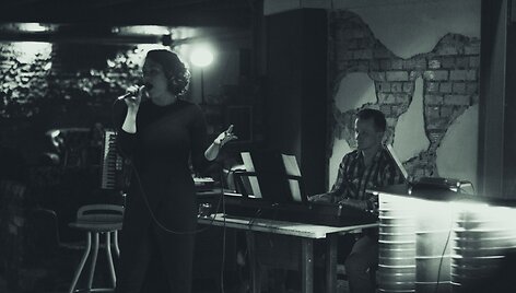 Gintarė &Scaron;migelskytė ir Justas Čeponis. Koncerto &bdquo;La Vie Boheme&ldquo; @ &bdquo;Que pasa&ldquo; akimirka