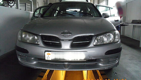 &bdquo;Nissan Almera&ldquo; slėptos cigaretės