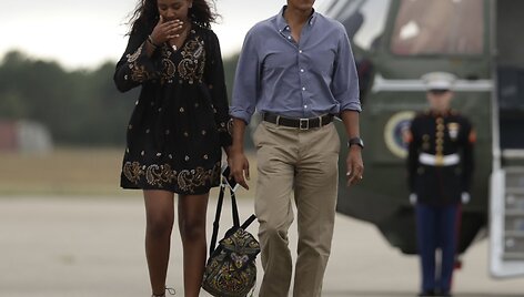 Obamos &scaron;eima baigė paskutines prezidentines atostogas Martos Vynuogyno saloje