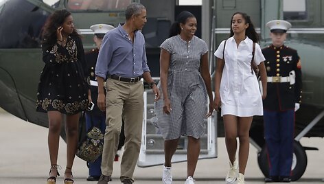 Obamos &scaron;eima baigė paskutines prezidentines atostogas Martos Vynuogyno saloje