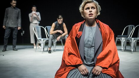 Spektaklis &bdquo;Bestuburiada&ldquo; &ndash; Aldona Vilutytė