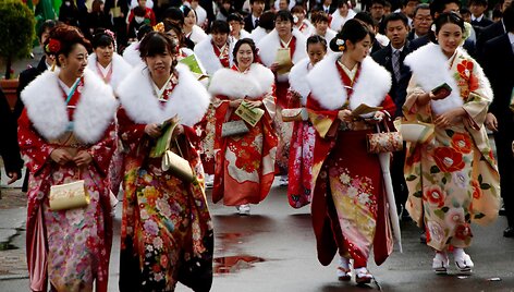 Pilnametystės sulaukusių japonų &scaron;ventė Tokijuje