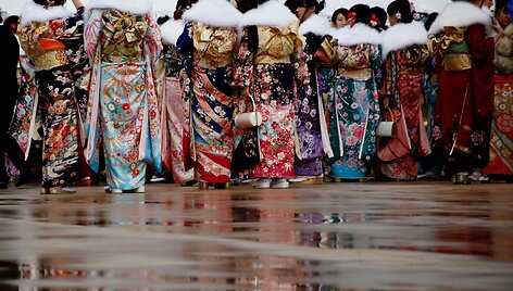 Pilnametystės sulaukusių japonų &scaron;ventė Tokijuje