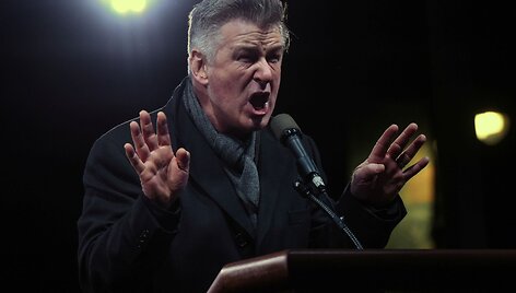 Prezidento Trumpo inauguracijos i&scaron;vakarėse Niujorke į gatves i&scaron;ėjo &scaron;imtai protestuotojų