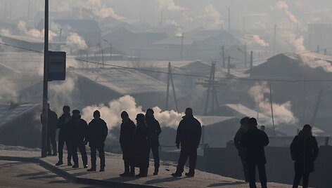 Ulan Batore &ndash; itin toksi&scaron;kas smogas, kurį kelia žiemą &scaron;ildymui deginamos anglys, mediena ir &scaron;iuk&scaron;lės