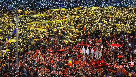 Protestai Rumunijoje nesiliauja: siekiama „vagių vyriausybės“ pasitraukimo